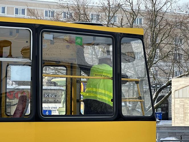 Potrącenia pieszej przez tramwaj na przystanku Ratusz-Arsenał