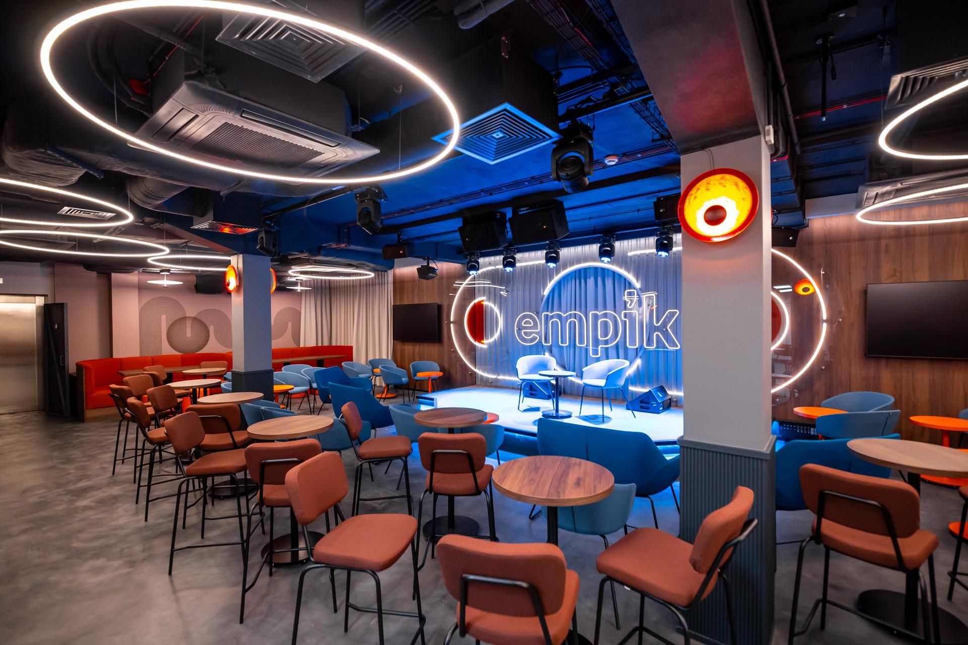 Wnętrza odnowionej "Cepelii" w Warszawie