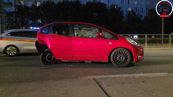 na skrzyżowaniu Alei Niepodległości i Odyńca w dzielnicy Mokotów