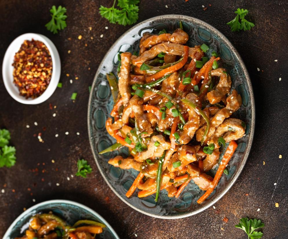 Aromatyczna wieprzowina z marchewką i szczypiorkiem - niedroga i błyskawiczna