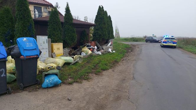 Rozwalił autem ogrodzenie i budynek. Młody kierowca jechał za szybko