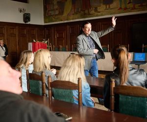 Gigantyczna kolejka w Olsztynie. Wszyscy chcieli zwiedzić to miejsce