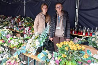 ​Trwa finał akcji „Podziel się kurtką - Przytul kurtkę” w Lesznie. Dzielących się i korzystających nie brakuje