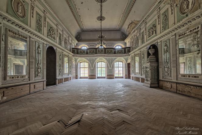 To najpiękniejszy pałac w Polsce, a popada w ruinę. Musisz tam pojechać, zanim zniknie z mapy Polski [ZDJĘCIA]