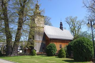 To jedna z najpiękniejszych wsi w Małopolsce. Mieszkał w niej sławny alchemik 