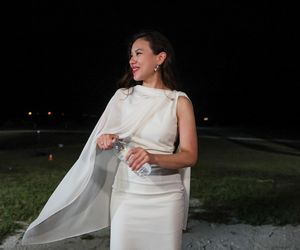 Aleksandra Uznańska-Wiśniewska miała na sobie białą suknię. 