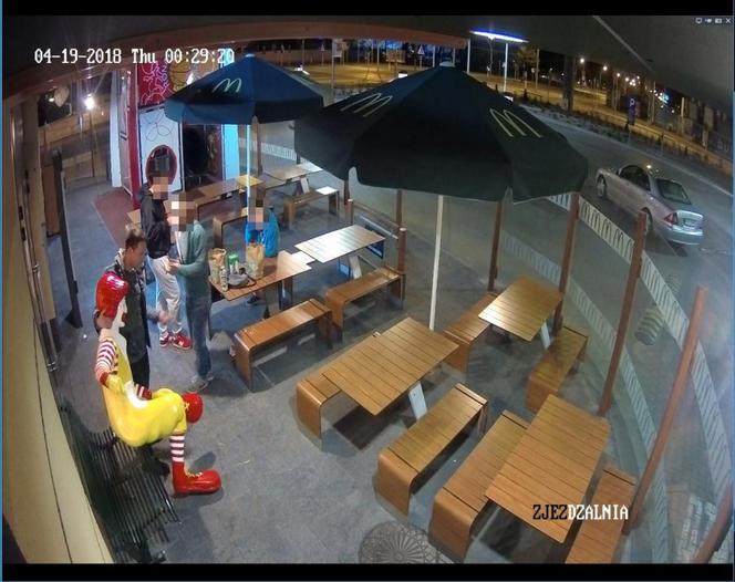 Uszkodził clowna przy McDonald's w Rzeszowie. Szuka go policja