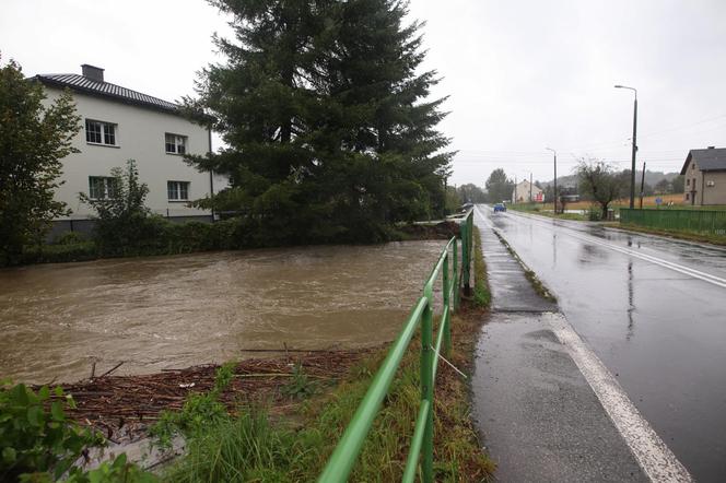 Zalane wsie, ewakuacja, woda na ulicach miasta. Dramatyczna sytuacja na południu Polski. 