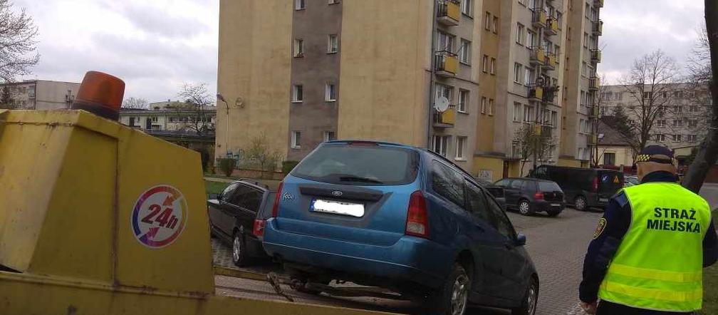 Wielkie sprzątanie straży miejskiej. Koniec PLAGI wraków na kieleckich ulicach