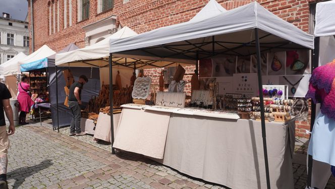 Dni Olsztyna 2025. Dziesiątki wystawców i setki olsztynian na Jarmarku Jakubowym
