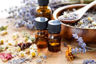 Domowe sposoby na ból głowy: aromaterapia pomaga przy bólu głowy
