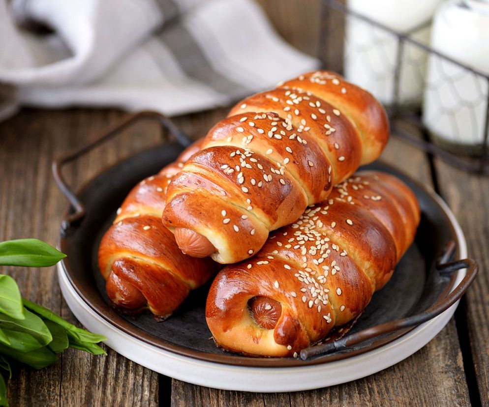 Parówki w cieście drożdżowym - pyszna przekąska za małe pieniądze