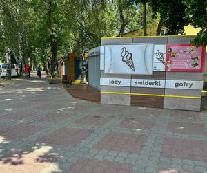 Papieros w jednej ręce, kradziona biżuteria - w drugiej. Beztroski złodziej w rękach policji