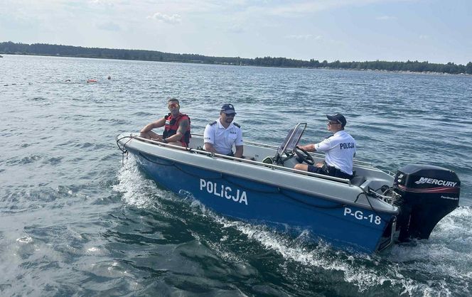 Patrole na akwenie w Radłowie