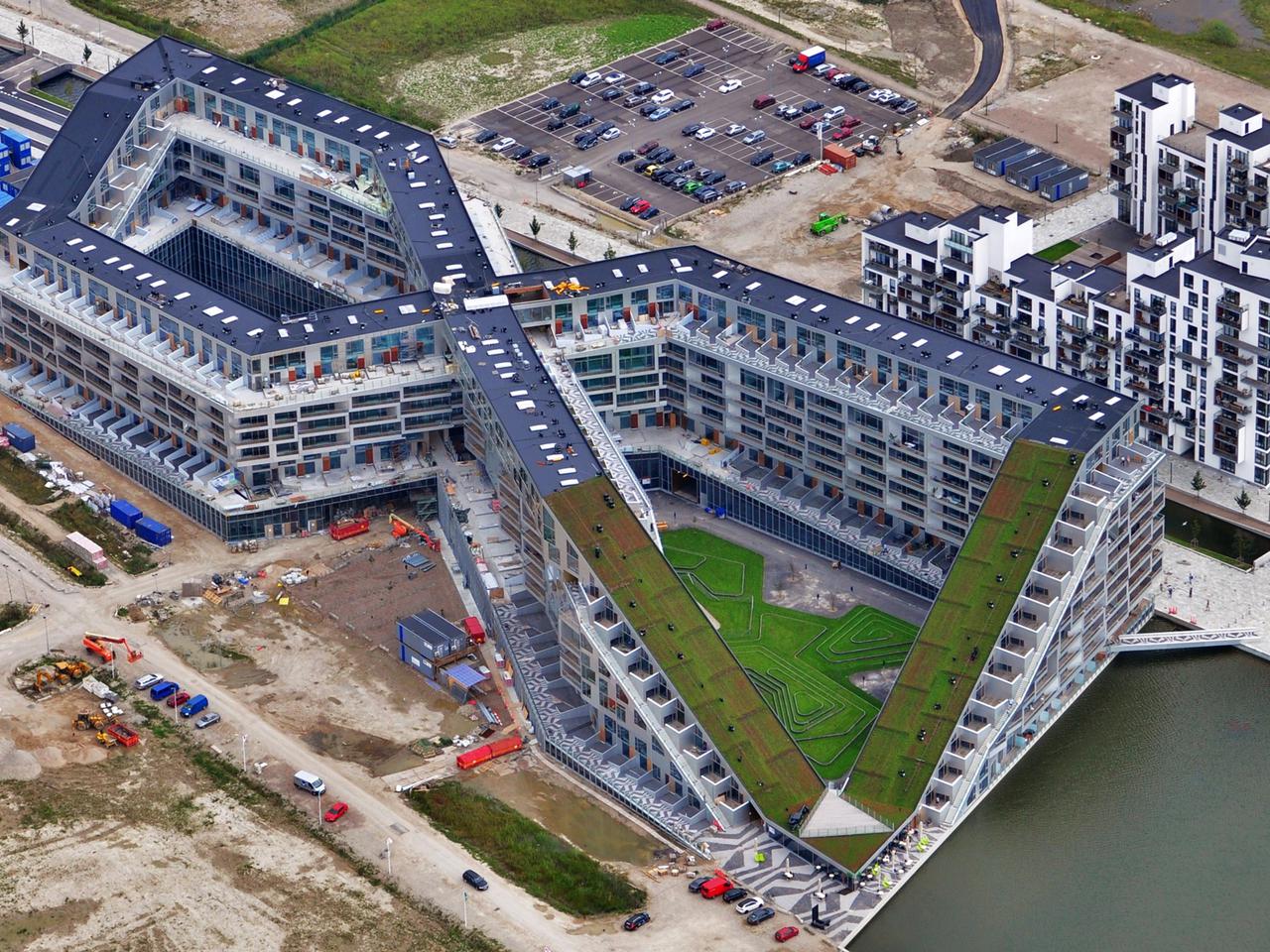 Apartamentowiec 8TALLET, Dania w koncepcji eco wioski