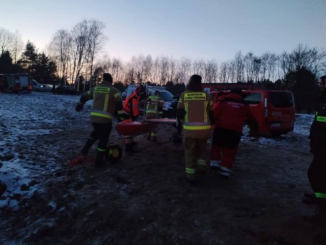 Strażacy OSP szkolili się pod okiem ratowników WOPR Radom z ratownictwa lodowego 