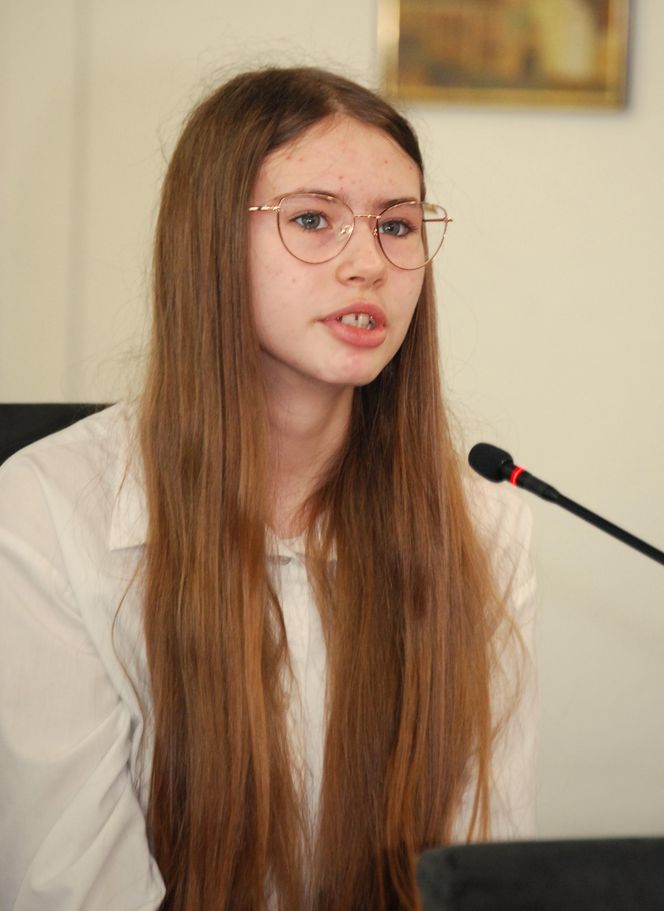 Młodzież rozmawiała podczas debaty o szczęściu w życiu współczesnego nastolatka