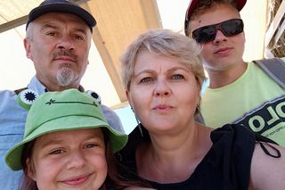 Zaczęło się od wypluwania zębów, teraz grozi im wózek. Jej dzieci mają chorobę kruchych kości