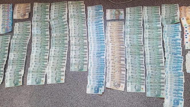 Będzin: Narkotyki warte 1 mln zł, karabiny i pistolety. Zatrzymano trzy osoby