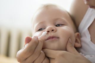Higiena małego noska. Jak czyścić nos zdrowego niemowlaka?