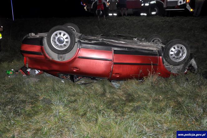 Pościg za pijanym kierowcą. Auto dachowało, a mężczyzna cały i zdrowy [ZDJĘCIA]