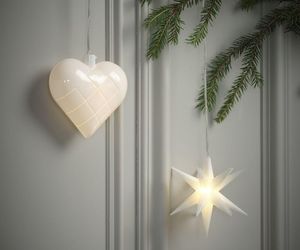 Świetlne dekoracje na Boże Narodzenie