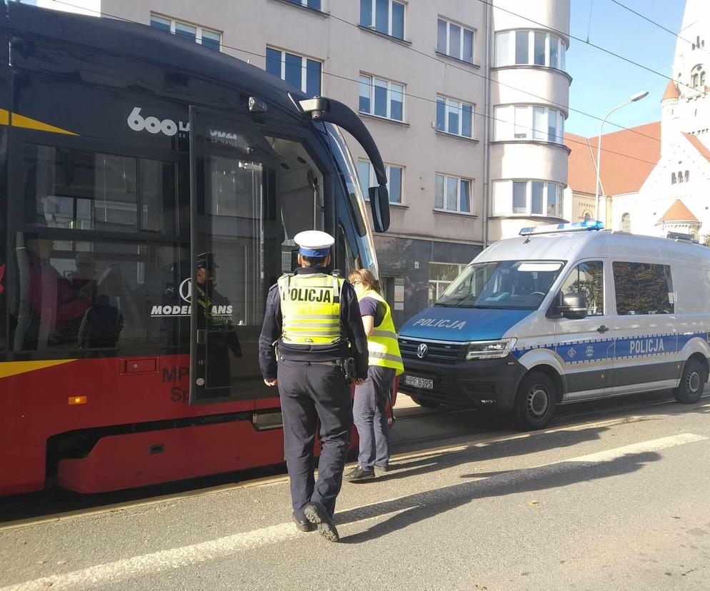 Nagłe zatrzymanie tramwajów przy Piotrkowskiej. Interweniowali ratownicy medyczni