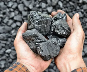 Mieszkaniec Cieszyna stracił 5500 zł. Jak bezpiecznie kupić tani węgiel?