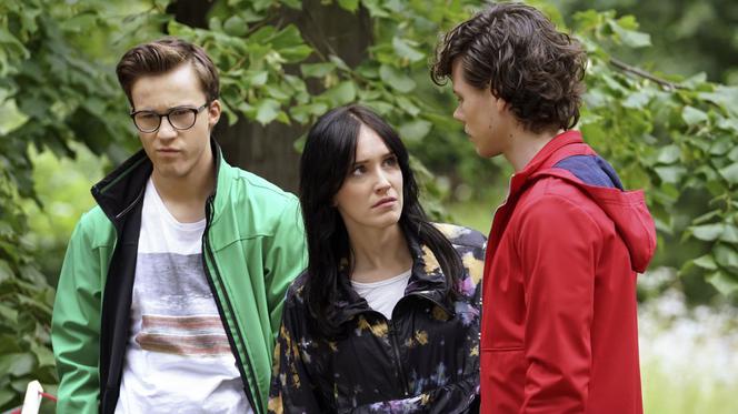 Barwy szczęścia, odcinek 2157: Kacper (Jakub Szlachetka), Madzia (Natalia Sierzputowska), Kajtek (Jakub Dmochowski)