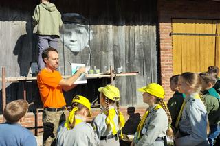 Malują mural, żeby uczcić lokalnego bohatera [GALERIA]