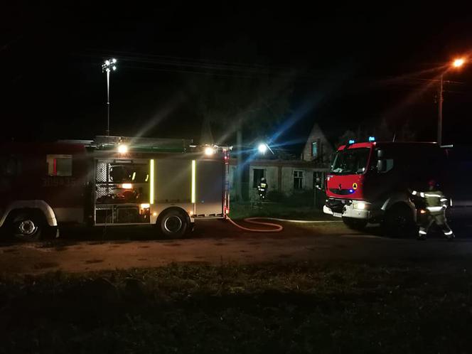 Pożar obudził gospodarza. W ogniu stanął budynek gospodarczy