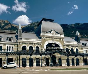  Canfranc Estación, Hiszpania. Dawny dworzec kolejowy zamienił się w luksusowy hotel