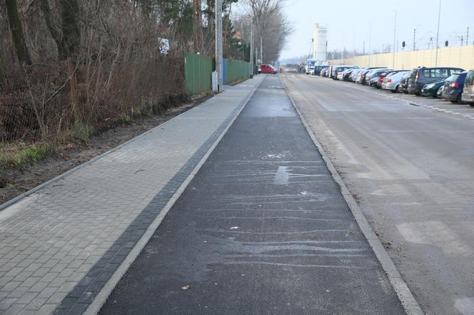 Śmiertelny napad na Żabkę w Kobyłce. Groził bronią ekspedientce, zginął od noża. Prokuratura ujawnia nowe fakty