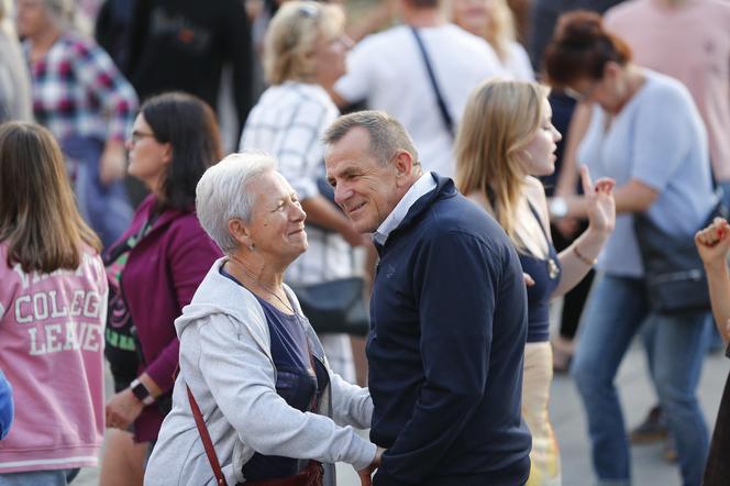 Potańcówka w centrum Katowic. Wyspiański znów porwał tłumy do szalonej zabawy