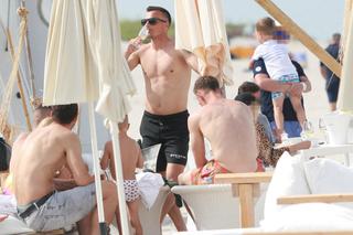 Sławomir Peszko na plaży