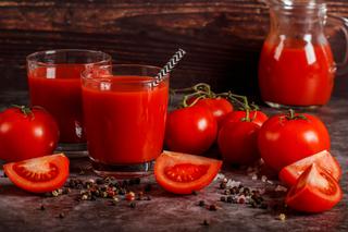 Sok pomidorowy poprawia nie tylko zdrowie, ale i urodę. Jak wybrać najlepszy?