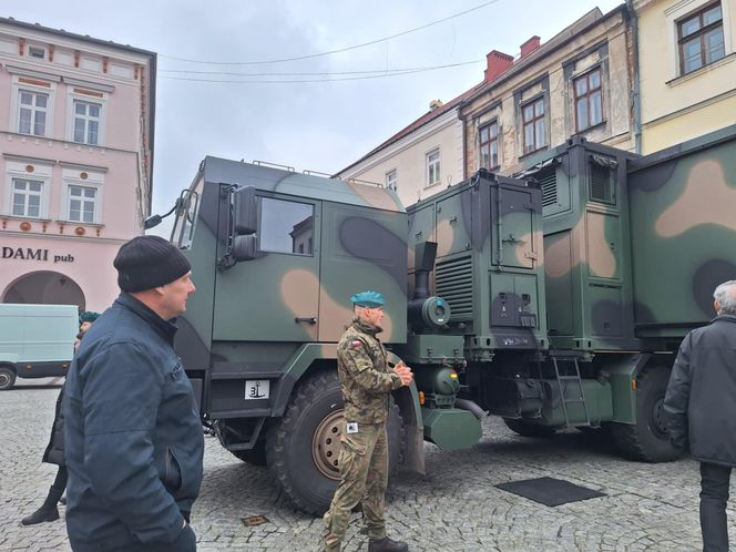 Wojskowa uroczystość na Rynku w Tarnowie