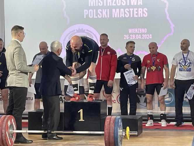 Artur Borecki, sztangista z Piekar Śląskich ze złotem na Mistrzostwach Polski Masters 2024 w Wierzbnie