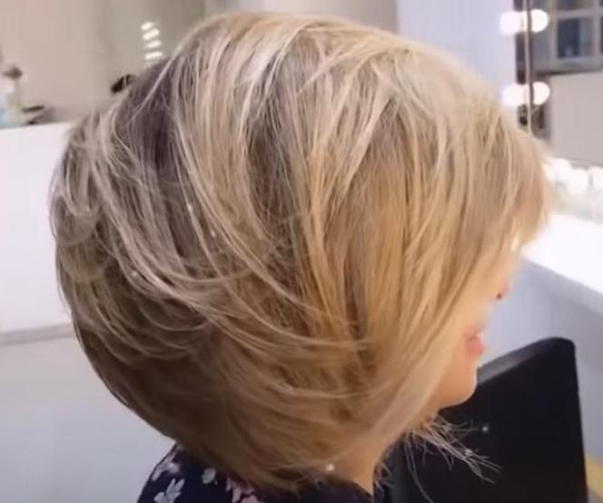 Najlepsze fryzury dla kobiet po 50-tce na włosy półdługie