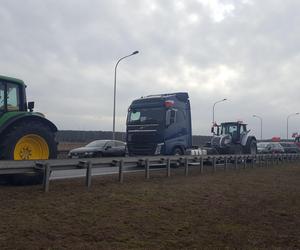 ​Na S5 koło Leszna zaczęła się druga doba rolniczego protestu