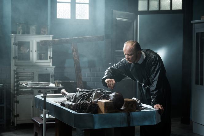 Belle Epoque. Jan odkryje zbiorowy grób niemowląt