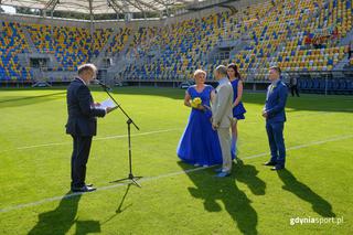 Co to był za ślub! Pobrali się na stadionie w Gdyni! [ZDJĘCIA, WIDEO]