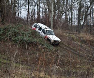 Nietypowy kulig na Śląsku. Zamiast śniegu błoto, a zamiast konia samochód terenowy. 