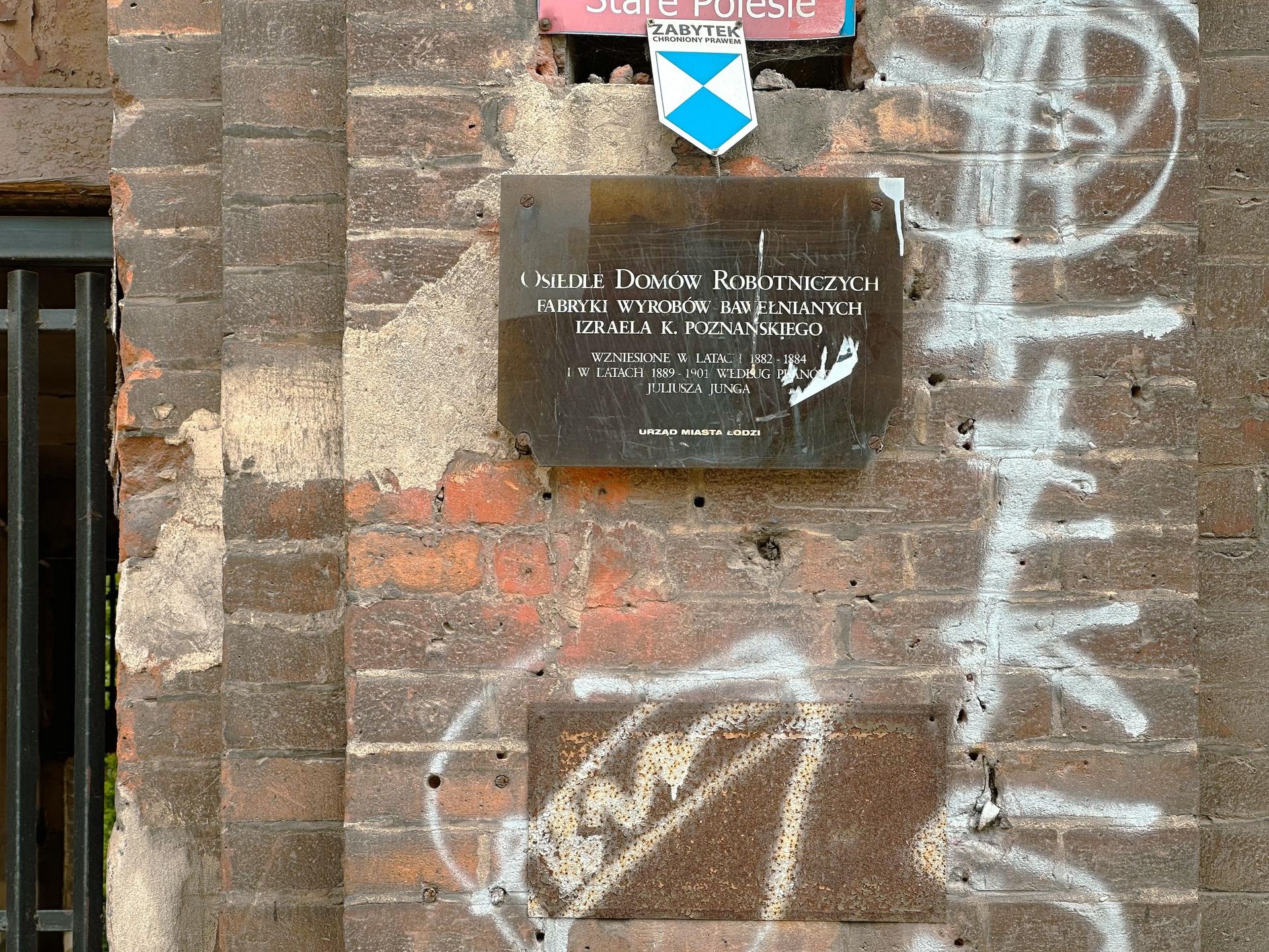 Zabytkowe famuły Izraela Poznańskiego w Łodzi 