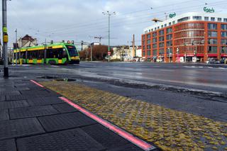 Poznań: Pojawiły się listwy ostrzegające pieszych