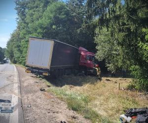 Dramat na drodze. 5 osób rannych pod Przysuchą. Tir roztrzaskał się z osobówką