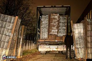 Akcja CBŚP w Łódzkiem. Policjanci przejęli 8 milionów papierosów