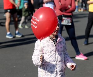 Bieg Wiosenny w Parku Śląskim 2025. Biegacze na trasie