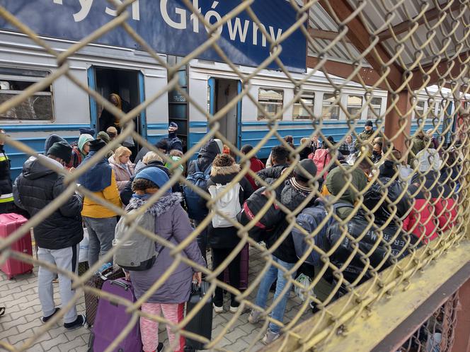 Ukraińcy uciekają do Polski pociągami
