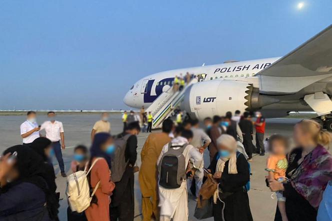 Akcja ewakuacji obywateli Afganistanu, którzy pomagali Polsce. Lot z Uzbekistanu do bezpiecznego miejsca w Polsce.